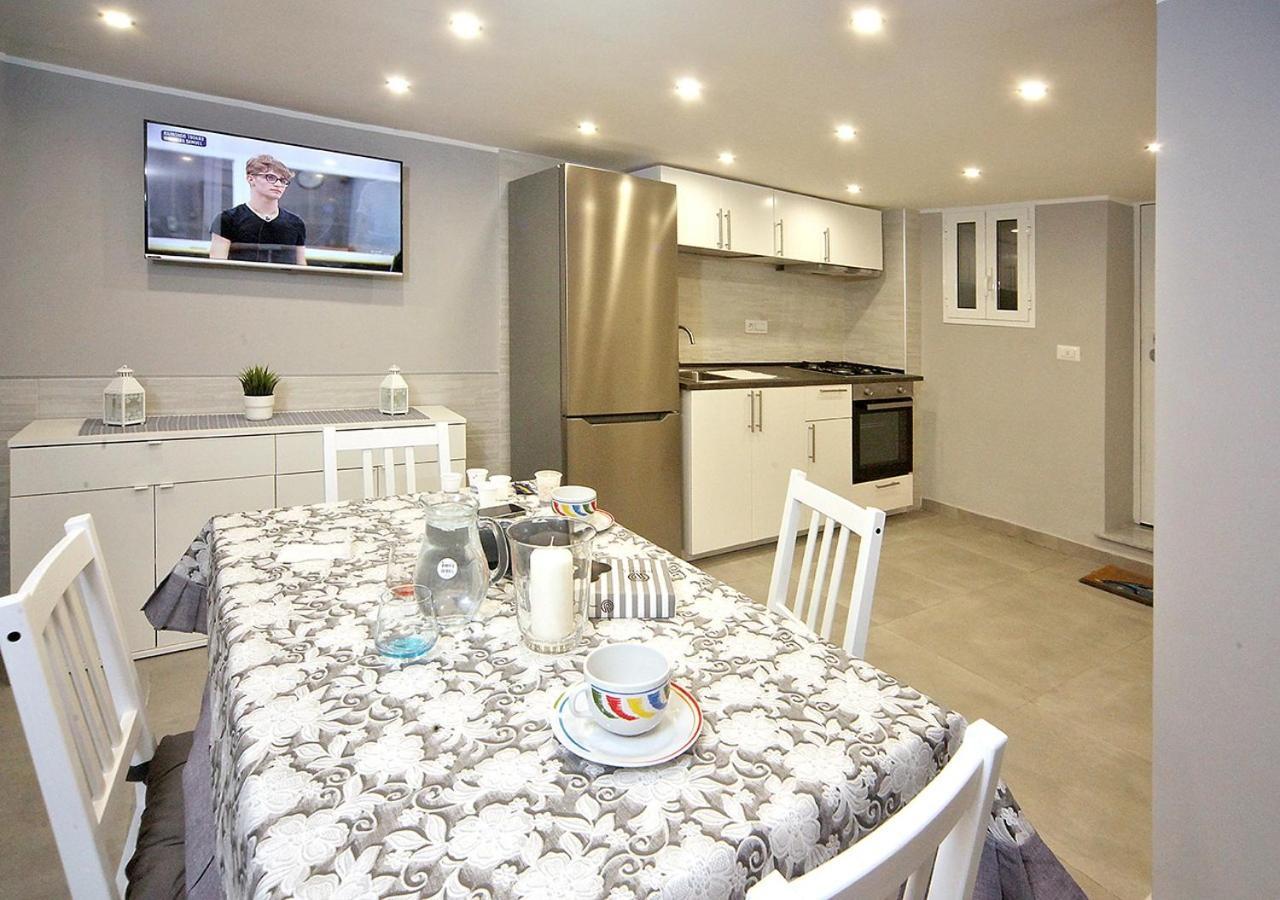 Apartament La Casa Di Helena Neapol Zewnętrze zdjęcie