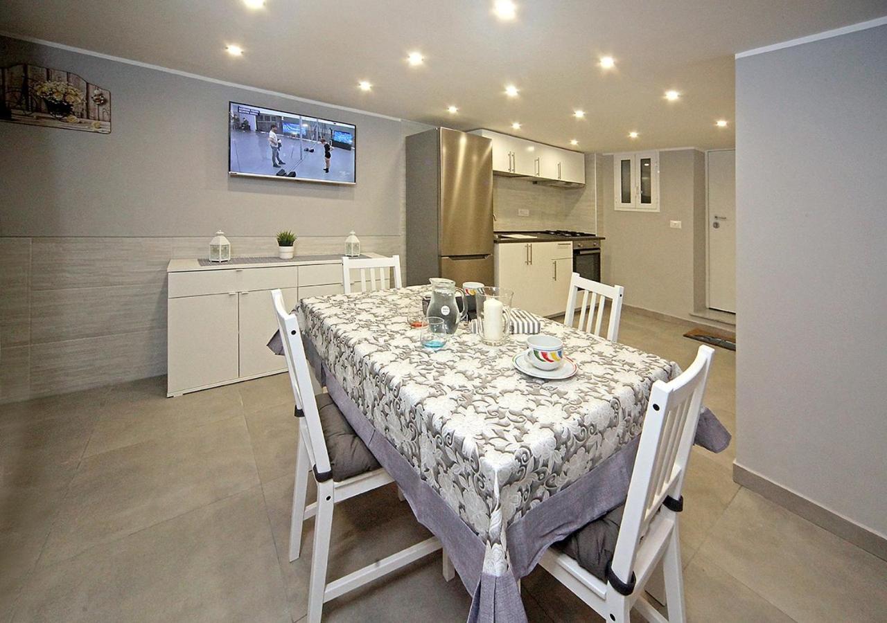 Apartament La Casa Di Helena Neapol Zewnętrze zdjęcie